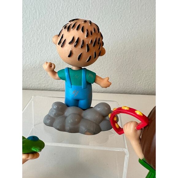 Peanuts Linus van Pelt, Charlie Brown, and Peppermint Patty Collectible Figures - Picture 6 of 8